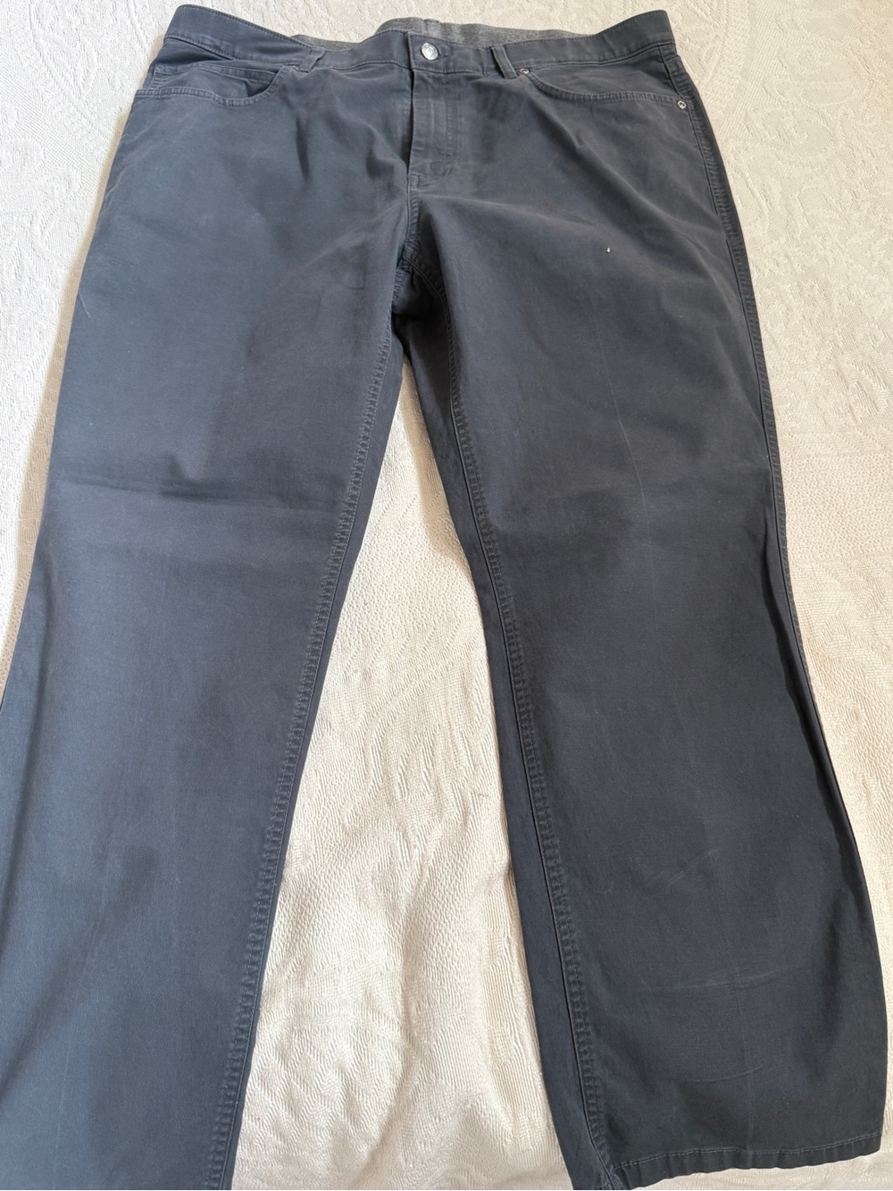 Roundtree and Yorke Men's Dark Gray Straight-Leg Jeans